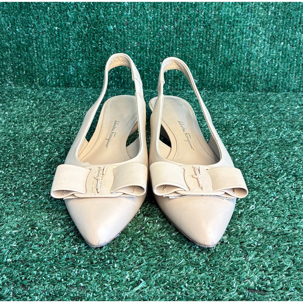 Salvatore Ferragamo Viva Bow Slingback Pointed Toe Leather Heels Beige Womens 8D